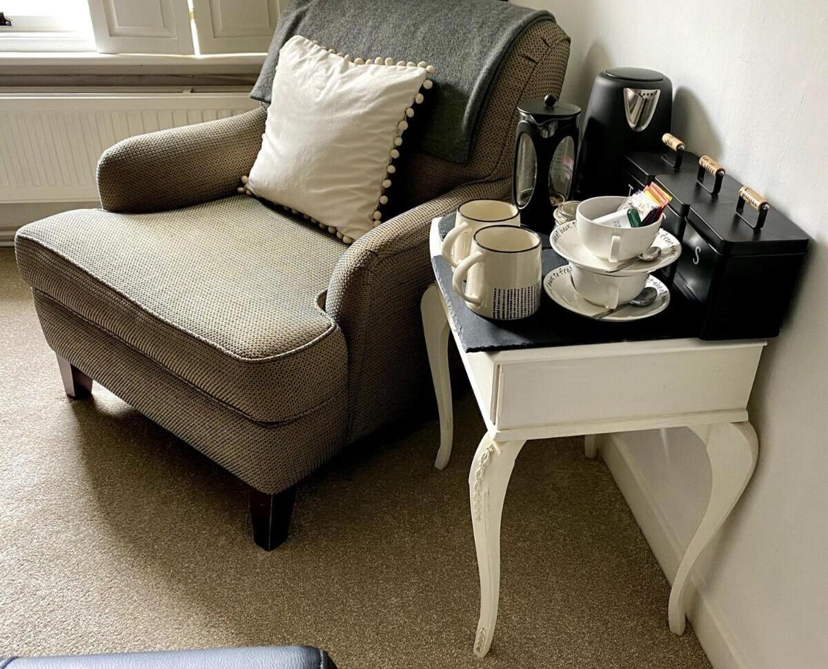 Chestnut Tree Cottage, 7 High Street 아르딩리 객실 사진
