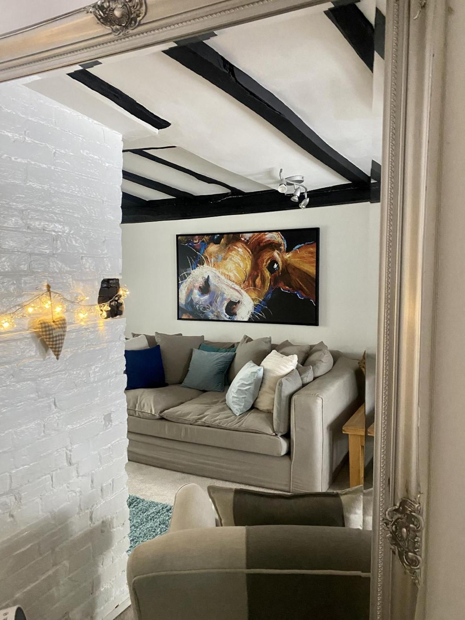 Chestnut Tree Cottage, 7 High Street 아르딩리 객실 사진